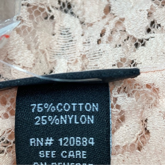 Torrid Size 1 Blush Short Sleeve Lace Top Cut Out Detailing NWT - Picture 8 of 9